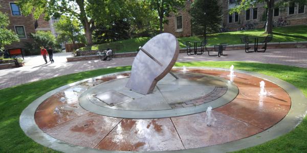 CU ɫ, sundial, water fountain