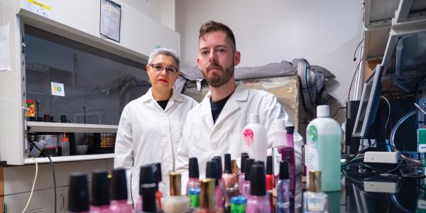 CU ɫ Professor Lupita Montoya and undergraduate student standing behind bottles of nail polish